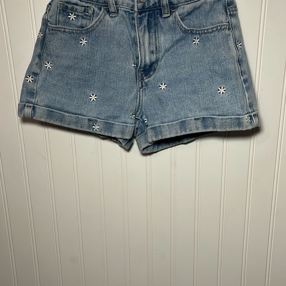 PacSun denim jean mom shorts with embroidered daisy detailing - Picture 6 of 8